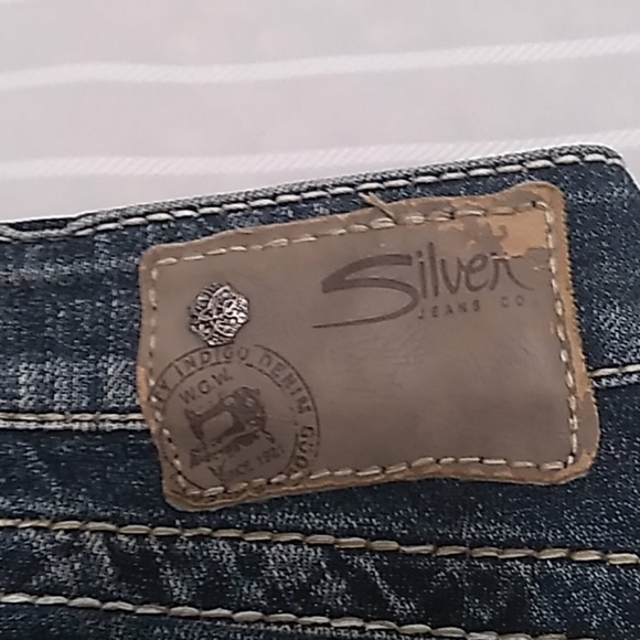 Silver Tuesday Dark Wash Capri Blue Jeans - Picture 7 of 10